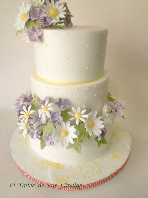 Caja de fondant y margaritas