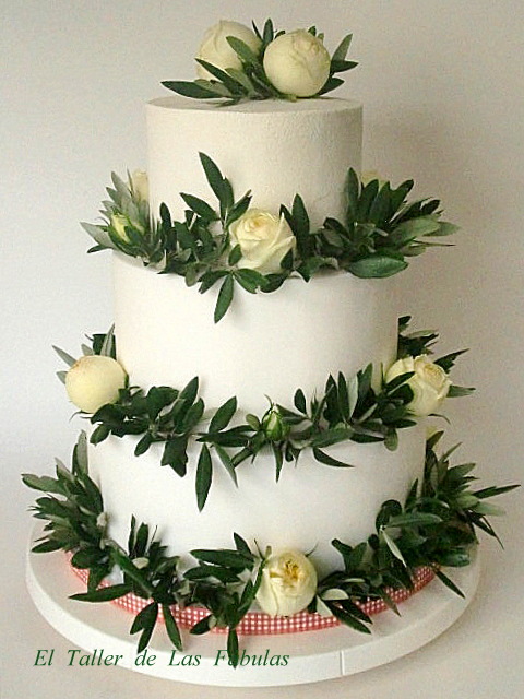 Olivo y rosas amarillas